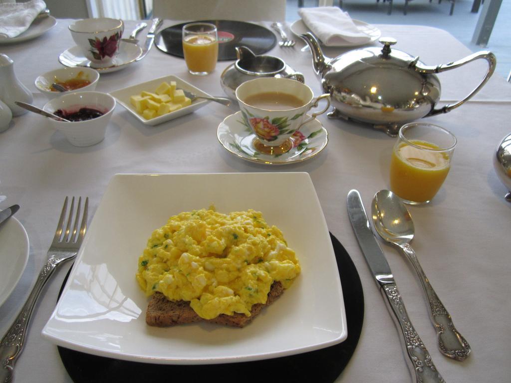 Be My Guest Bed & Breakfast 新普利茅斯 外观 照片